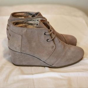 Toms Size 10 Wide Desert Wedge Suede Boots